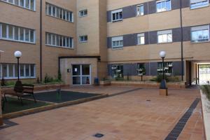 Se alquila apartamento con Garaje. Calle Villalbilla 4. Alcalá de Henares photo 0