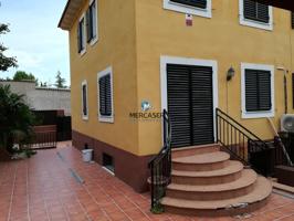 Chalet adosado en venta, Av de la Cava, Loeches, Madrid photo 0