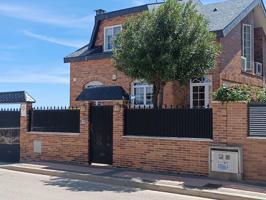 Venta Chalet independiente en Meco – 218 m², 4 dormitorios + suite, jardín y 2 porches photo 0