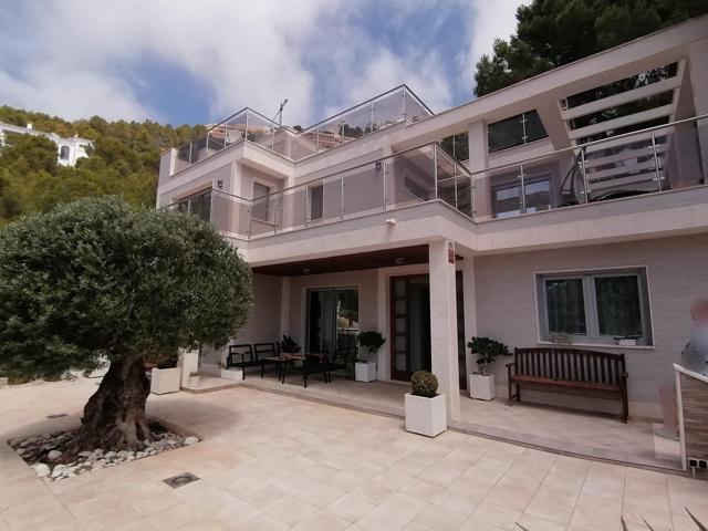 Se vende Villa de lujo en Altea con vistas al mar. photo 0