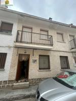 Bonita Casa de Pueblo con Garaje y Salida a Dos Calles en El Hoyo de Pinares (Ávila) photo 0