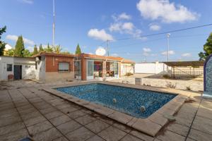 Chalet para reformar con parcela rodeada de casa con 887m2 photo 0