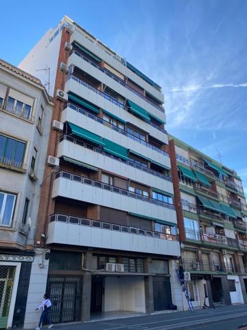 Ubicación en la Plaza Santa Teresa a escasos metros del centro de Alicante photo 0