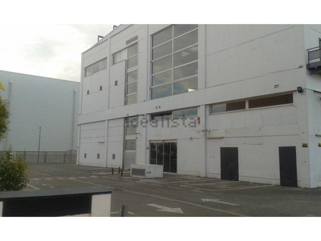 BT&CO Vende Nave industrial en las Rozas (Paseo tren talgo) de 2 plantas para actualizar de 4.464 m2 y parking para 43 p photo 0