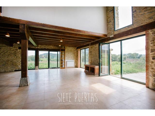 Maravilloso albergue de 300 m2 en dos plantas reformado con parcela de 30.0000 m2 en paso de El Camino de Santiago. photo 0