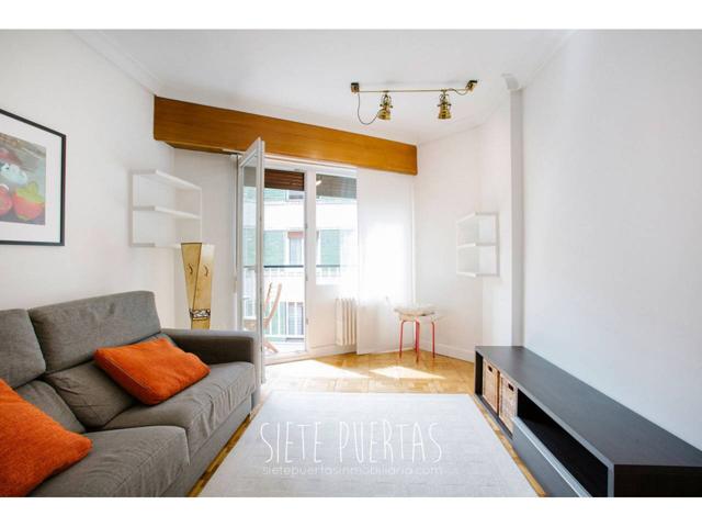 Piso luminoso con 3 habitaciones a 300 metros de la playa de La Zurriola photo 0