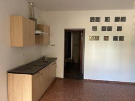Local Adaptado a Vivienda: Espacio Versátil y Acogedor en Zona Residencial photo 0