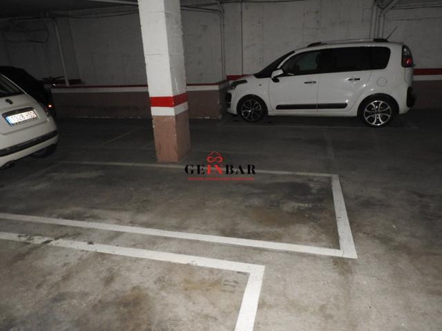 PARKING EN SARRIÀ PARA COCHE MEDIANO photo 0