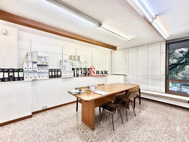 OFICINA EXTERIOR CON LUZ NATURAL photo 0