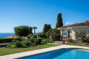 Villa de lujo en Benalmádena Pueblo con impresionantes vistas al mar photo 0