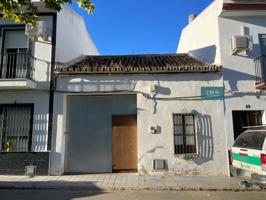 Casa-almacén con terreno en Carrión de los Céspedes photo 0