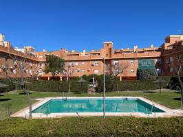 ¡Oportunidad en Montequinto! Piso en urbanización con piscina y garaje photo 0