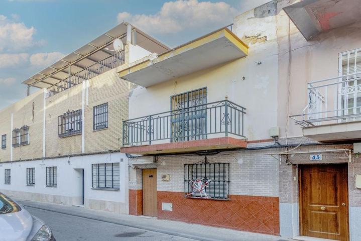 ¡Oportunidad en Palmete! Casa de dos plantas para reformar – 137 m² photo 0