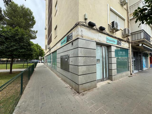 Se alquila o vende local comercial en Parque Alcosa, Sevilla photo 0