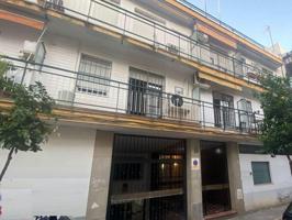 Piso en venta en el corazón de Sevilla – Calle Hiniesta, junto a San Marcos y San Luis photo 0