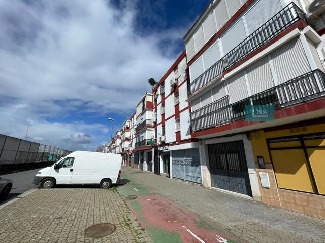 Piso en venta en Torreblanca, Sevilla – Ideal para reformar a tu gusto photo 0
