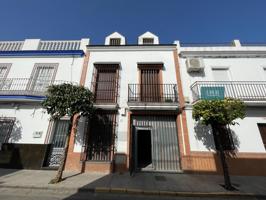 Casa unifamiliar de 222 m² en venta en Los Palacios – ¡gran oportunidad junto a la avenida de Utrera! photo 0