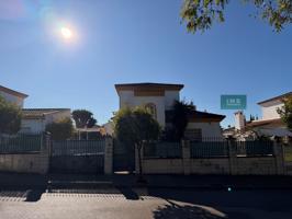 Chalet en venta en “Villas de Tablantes” – Espartinas photo 0