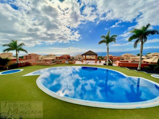 Casa En alquiler en Playa Del Duque, Adeje photo 0