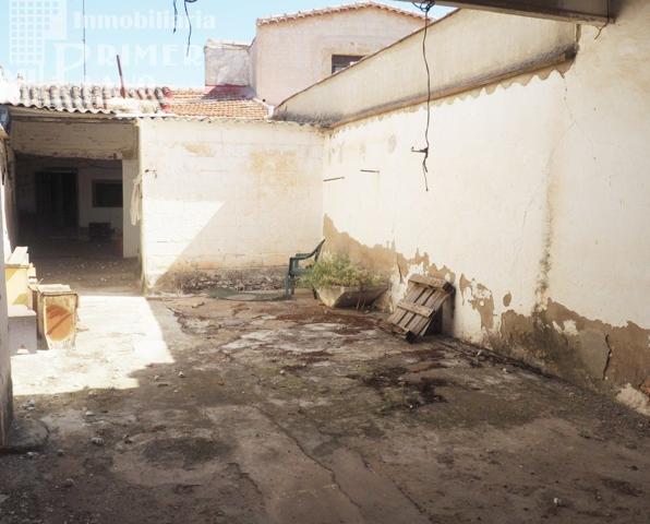 *Casa de planta baja, con acceso a dos calles, 191 m2 de suelo, por solo 50.000 Euros* photo 0