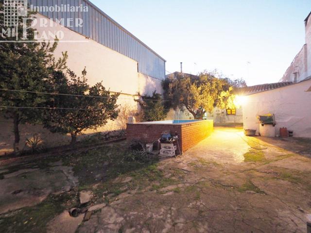 Casa de planta baja de 5 domitorios y 394 m2 de superficie por solo 120.000 € junto al centro photo 0