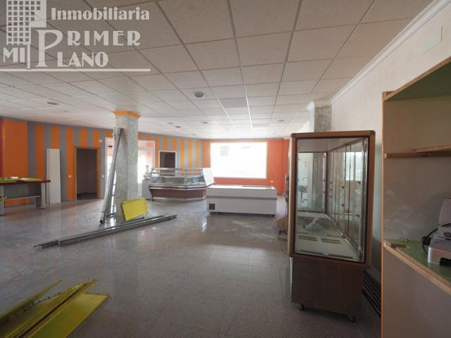 Local en esquina en venta en la Solana, con una superficie construida de 229 m2 photo 0