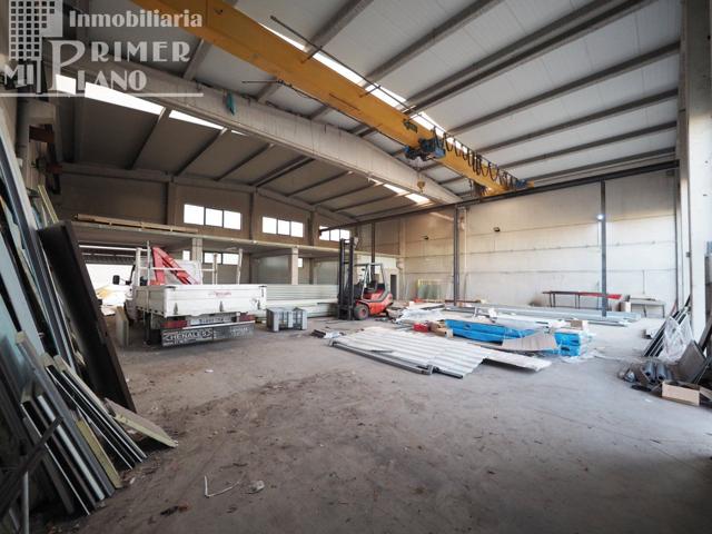 Nave industrial junto a ctra de Pedro Muñoz de 540 m2, con 2 patios de 80 m2 cada uno y puente grua. photo 0