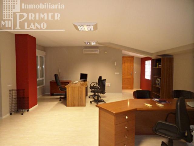 Piso destinado a oficinas en una tercera planta, junto al centro de Argamasilla de Alba photo 0
