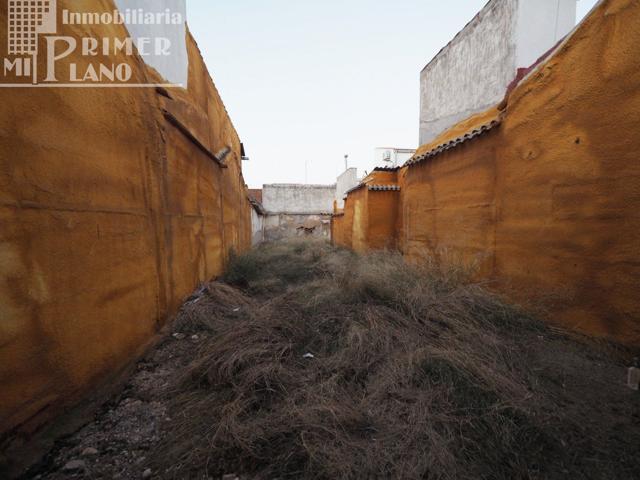 Solar junto a Plaza de Toros, en calle Cadarso con 129 m2 de parcela y por solo 33.000 euros. photo 0