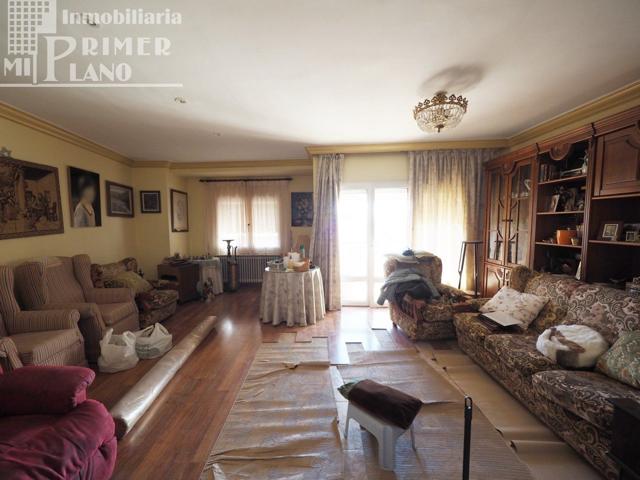 Piso de 154 m2 en C-Pintor Lopez Torres de 4 dormitorios y 2 baños por 65.000 €. photo 0