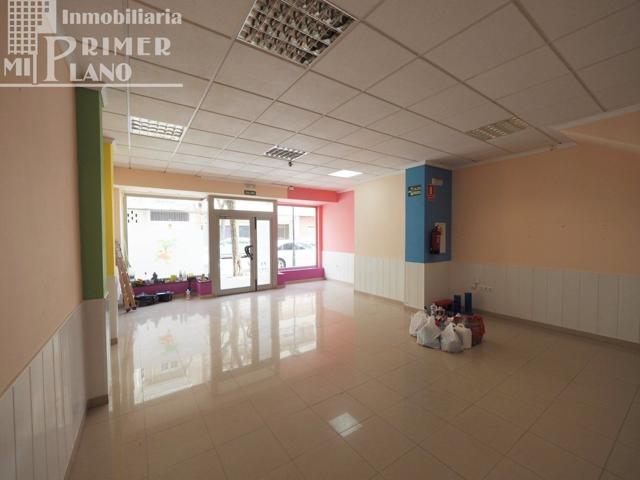 *Espectacular local en venta o alquiler situado en c-Dña Crisanta, con 235 m2* photo 0