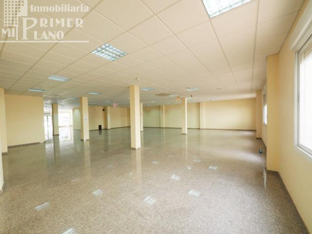 *¡OFERTA! Local comercial en venta y alquiler en c-Socuellamos, 450 m2 en perfecto estado y diáfano* photo 0