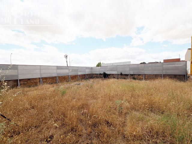 Solar en avenida Juan Carlos I esquina, 1000 m2 y 66 m fachada photo 0