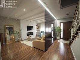 OPORTUNIDAD, vivienda ADOSADA, junto a c.La Paz, 209 m2 con 3 dormitorios, 2 baños, garaje y patio photo 0