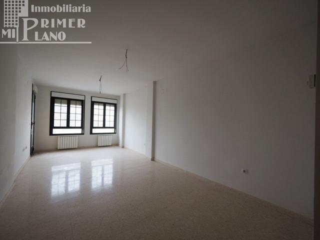 Piso en Jardines de la Estacion, nuevo a estrenar, de 4 dorm, 2 baños, garaje, trastero y piscina photo 0