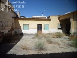 Se vende casa-solar en pleno centro de Tomelloso con 390m2 de terreno y 18 metros de fachada photo 0