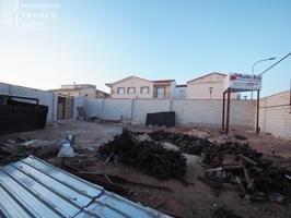 Se alquila solar en Avda Juan Carlos I, con 286 m2 y 51 metros de fachada a 3 calles por solo 600 €. photo 0