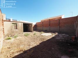 Oportunidad solar de 168m2, junto a F.Garcia Pavon, en esquina ,con 26 m de fachada por solo 37.500€ photo 0