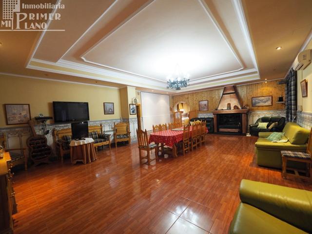 Chalet en ctra Alcazar, de 5 dorm, 3 baños, garaje, piscina y legalizado por solo 290.000 €. photo 0