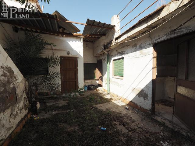 CASA VIEJA PARA DERRIBAR, CON 156 M2 DE PARCELA POR 72.000 EUROS photo 0