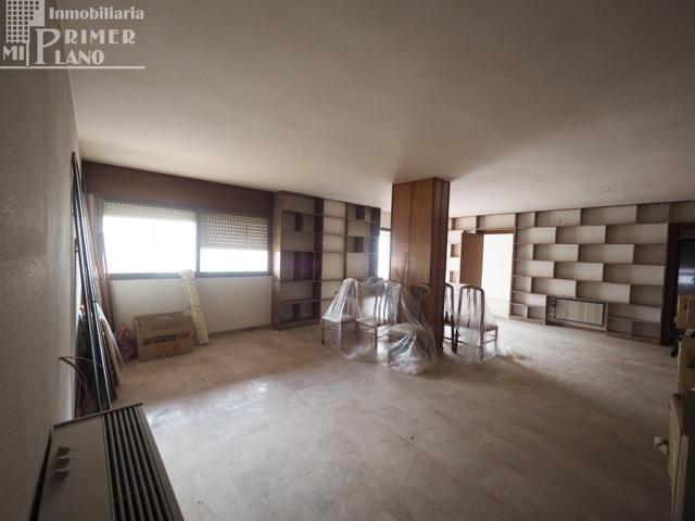 *¡OFERTA! Piso de 6 dormitorios, 4 baños y cochera cerrada junto al paseo Ramon Ugena* photo 0