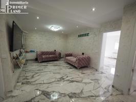 *Espectacular vivienda semiamueblada y lista para entrar a vivir de 4 dormitorios y 3 baños* + local photo 0