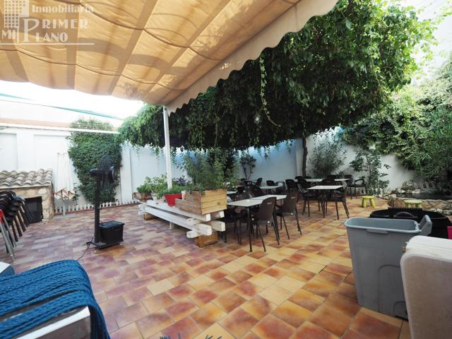 En venta restaurante en pleno funcionamiento de 270 m2, con 3 ambientes, barra, comedor y patio photo 0