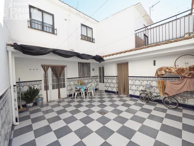 *Casa independiente en Barrio El Carmen, 4 dorm, 2 baños, garaje, patio y terraza por solo 155.000€* photo 0