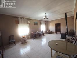 *Casa de 2 plantas junto J Mª Del Moral, en esquina de 6 dorm y 3 baños, con 406 m2 y 69.000 Euros* photo 0