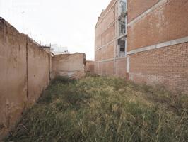 Se vende solar en la zona centro de Tomelloso con 214 m2 y 8,5 metros de fachada photo 0