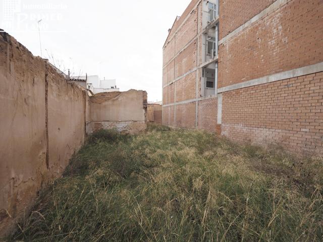 *Se vende solar en la zona centro de Tomelloso con 214 m2 y 8,5 metros de fachada* photo 0