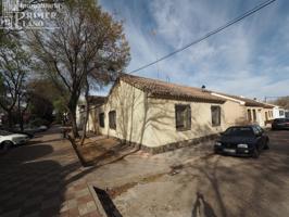 *¡Oportunidad en el Barrio Del Carmen! Casa de planta baja de 4 dorm, 2 baños, patio y garaje* photo 0