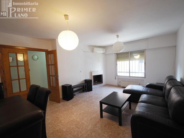 Casa en venta en Tomelloso, zona Avenida Antonio Huertas – ¡Una oportunidad única! photo 0