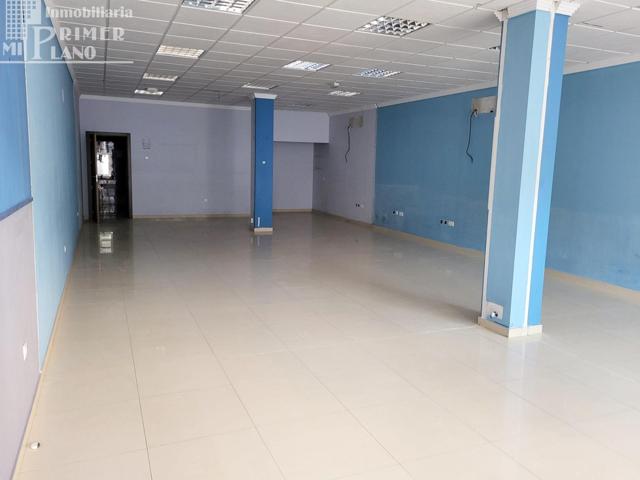 ¡Local comercial en venta o alquiler en Tomelloso, zona Garcia Pavon photo 0